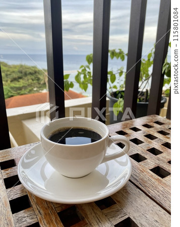 Cafe with sea view 115801084