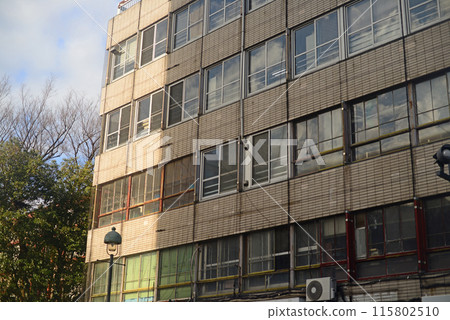Retro seaside building exterior-2 115802510