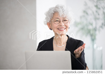 Image of a senior woman working in sales: Recommended poses Image of a senior woman working in sales: Recommended poses 115802851