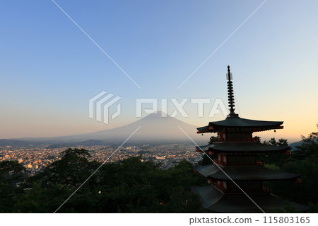The five-story pagoda and Chureito Pagoda in the evening sun 115803165