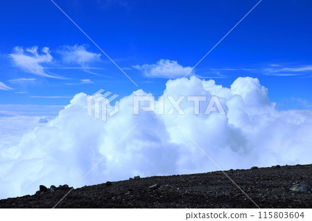 Desolate land and sea of clouds 115803604