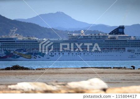 A large cruise ship sailing in the Seto Inland Sea 115804417