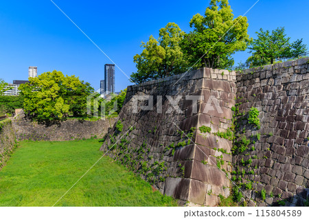 Inner moat and stone walls in Osaka Castle Park, Osaka City, Osaka Prefecture Inner moat and stone walls in Osaka Castle Park, Osaka City, Osaka Prefecture 115804589