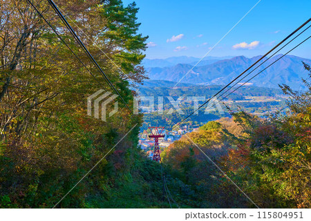 秋日從群馬縣澀川市伊香保町伊香保纜車山頂附近眺望山腳下的藤城站(駅登木站) 秋日從群馬縣澀川市伊香保町伊香保纜車山頂附近眺望山腳下的藤城站(駅登木站) 115804951