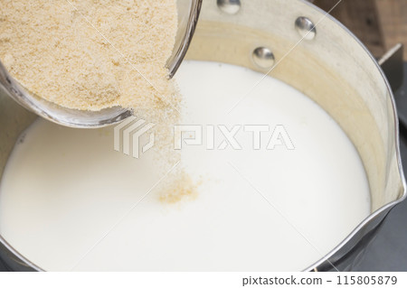 Pudding making process 115805879