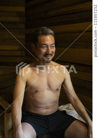 A man in his 50s enjoying the sauna 115807252