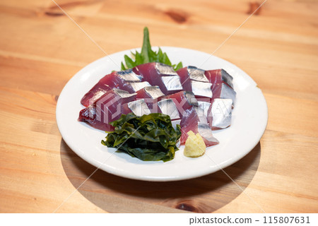 Bonito sashimi (first bonito of the season) Bonito sashimi (first bonito of the season) 115807631
