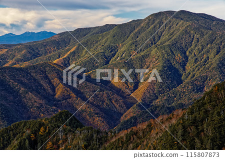 Mount Kokushi and the Southern Alps, Mount Arakawa and Mount Akaishi seen from Mount Kobushin and the Todo Ridge 115807873
