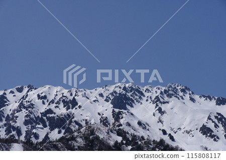 五月初的立山黑部阿爾卑斯山脈路線 - 從黑部水壩看到的立山 115808117