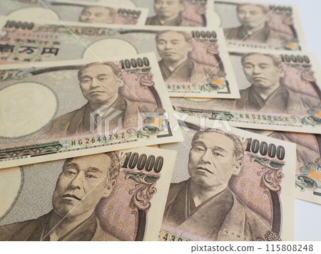 帶有大筆錢圖像的 10,000 日元鈔票 帶有大筆錢圖像的 10,000 日元鈔票 115808248