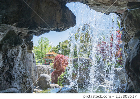 新潟中國園林「天壽園」的瀑布後面 115808517