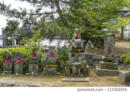 Jizo statue in the grounds of Yatadera Temple (Nara Prefecture) Jizo statue in the grounds of Yatadera Temple (Nara Prefecture) 115808958