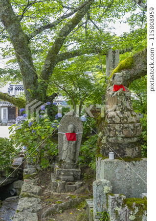 Jizo statue in the grounds of Yatadera Temple (Nara Prefecture) 115808959