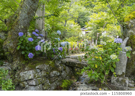 Jizo statue in the grounds of Yatadera Temple (Nara Prefecture) 115808960