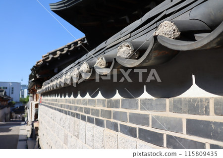 Walking the slopes of Bukchon Hanok Village, a highlight of Seoul tourism 115809435