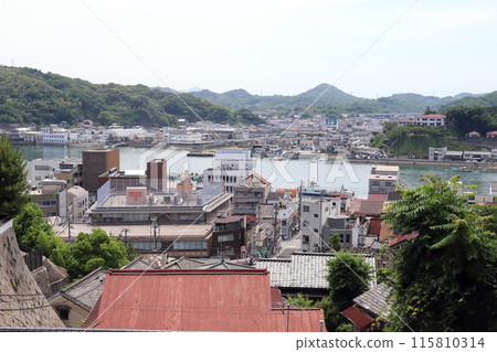 A stroll around Onomichi: the view from the ice shop Tenka (Onomichi City, Hiroshima Prefecture) 115810314