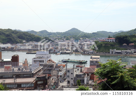 A stroll around Onomichi: the view from the ice shop Tenka (Onomichi City, Hiroshima Prefecture) 115810316