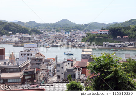 A stroll around Onomichi: the view from the ice shop Tenka (Onomichi City, Hiroshima Prefecture) 115810320