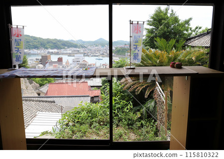 A stroll around Onomichi: the view from the ice shop Tenka (Onomichi City, Hiroshima Prefecture) 115810322