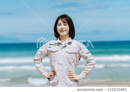 A female engineer managing marine resources 115810465