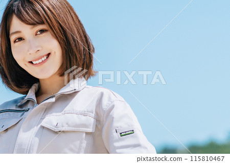 Smiling female engineer 115810467