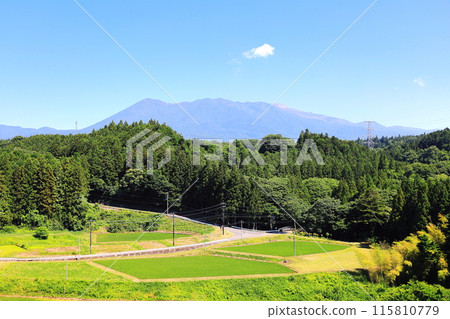鮮綠的那須高原和那須山脈/栃木縣那須鹽原市西岩崎袖珍公園 鮮綠的那須高原和那須山脈/栃木縣那須鹽原市西岩崎袖珍公園 115810779