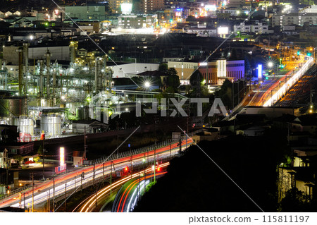 廣島縣大竹市:夜間工業區、國道沿線汽車燈光軌跡 廣島縣大竹市:夜間工業區、國道沿線汽車燈光軌跡 115811197