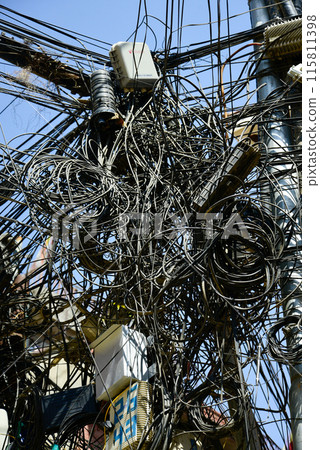 尼泊爾電線桿纏結的景象 115811398