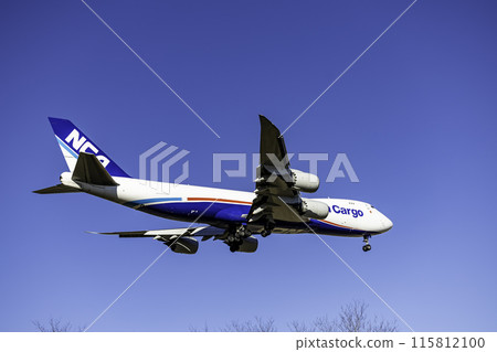 航空貨運・航空貨運/降落成田機場的客機・波音 747・日本貨運 115812100