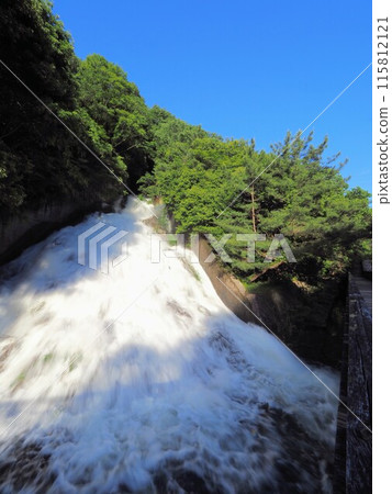 The phantom waterfall flowing from Mannoike Yute 2024 [Manno Town, Nakatado District, Kagawa Prefecture] 11 115812121