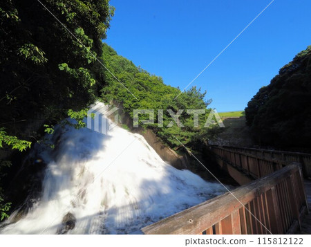 The phantom waterfall flowing from Mannoike Yute 2024 [Manno Town, Nakatado District, Kagawa Prefecture] 110 115812122