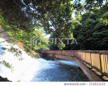 The phantom waterfall flowing from Mannoike Yute 2024 [Manno Town, Nakatado District, Kagawa Prefecture] 8 115812125