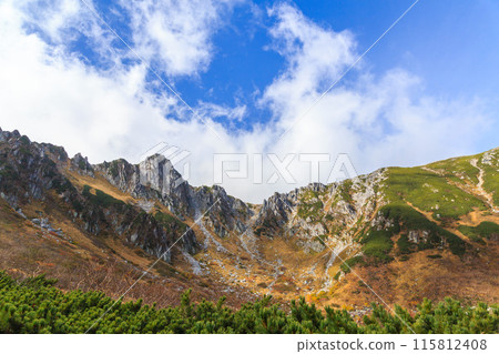 Autumn foliage at Senjojiki Cirque, Komagatake (Nagano Prefecture, Japan) Autumn foliage at Senjojiki Cirque, Komagatake (Nagano Prefecture, Japan) 115812408