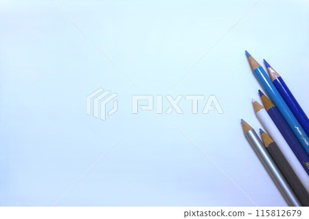素描本和冷色鉛筆 素描本和冷色鉛筆 115812679