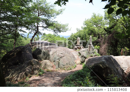 Walking around Onomichi: Hachijo Rocks on Mount Senkoji (Onomichi City, Hiroshima Prefecture) 115813408