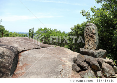 Walking around Onomichi: Hachijo Rocks on Mount Senkoji (Onomichi City, Hiroshima Prefecture) 115813410