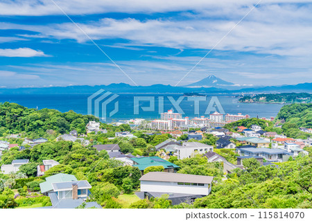 [Kanagawa Prefecture] Enoshima and Mt. Fuji seen from the residential area of Shonan 115814070
