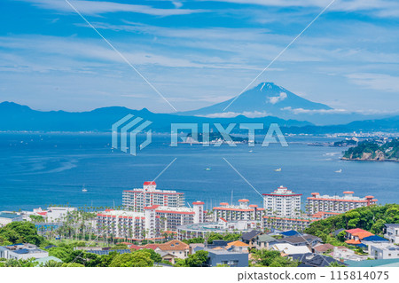 【神奈川縣】湘南住宅區上空看到的江之島和富士山 115814075