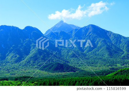 Mount Togakushi, Mount Kurohime and Mount Takatsuma in June Mount Togakushi, Mount Kurohime and Mount Takatsuma in June 115816599