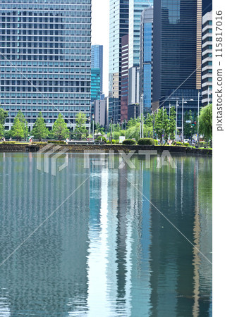 在皇宮護城河的建築物 115817016