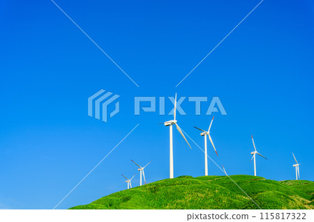 藍天映襯下的風力發電（阿蘇西原風電場） 115817322