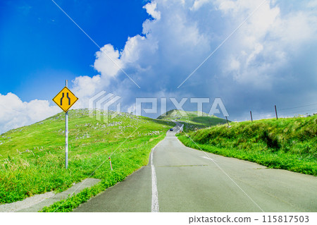 Shikoku Karst Heaven's Road 115817503