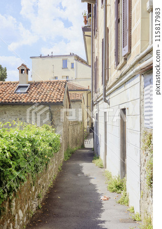 Narrow street behind a house on Lake Como, Italy 115817983