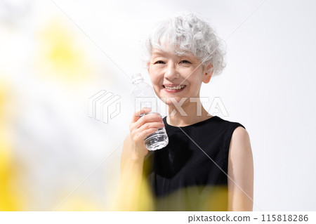 補水水女正面虛化 115818286