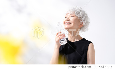 Hydration Water Woman Front blur Hydration Water Woman Front blur 115818287