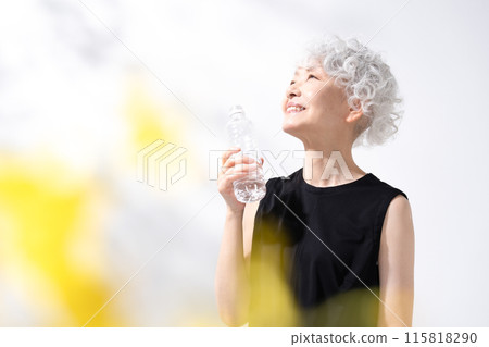 Hydration Water Woman Front blur Hydration Water Woman Front blur 115818290