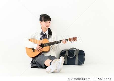 彈吉他的學校女孩 115818565