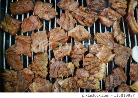 One of the most popular Korean dishes, it tastes great when grilled with seasoned beef or pork ribs 115819957