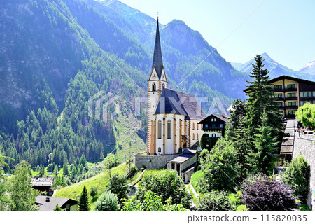 Heiligenblut Village, Vinzenz Church 115820035