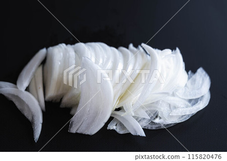 Slice of onions 115820476